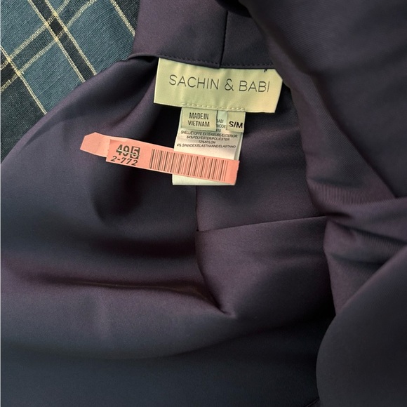 Sachin and Babi Hug Shawl - Picture 4 of 5